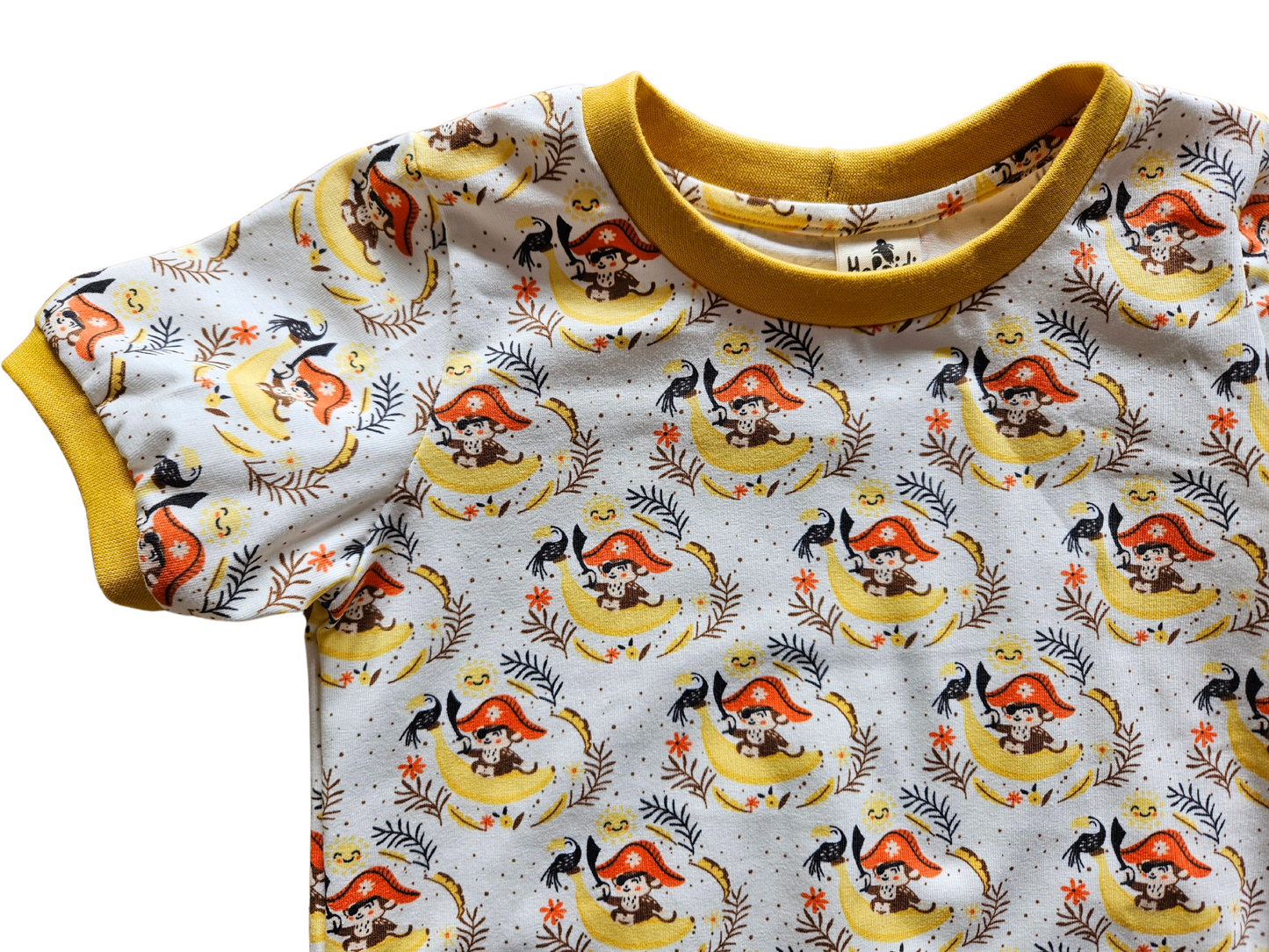 Monkey pirates Ringer T-Shirt